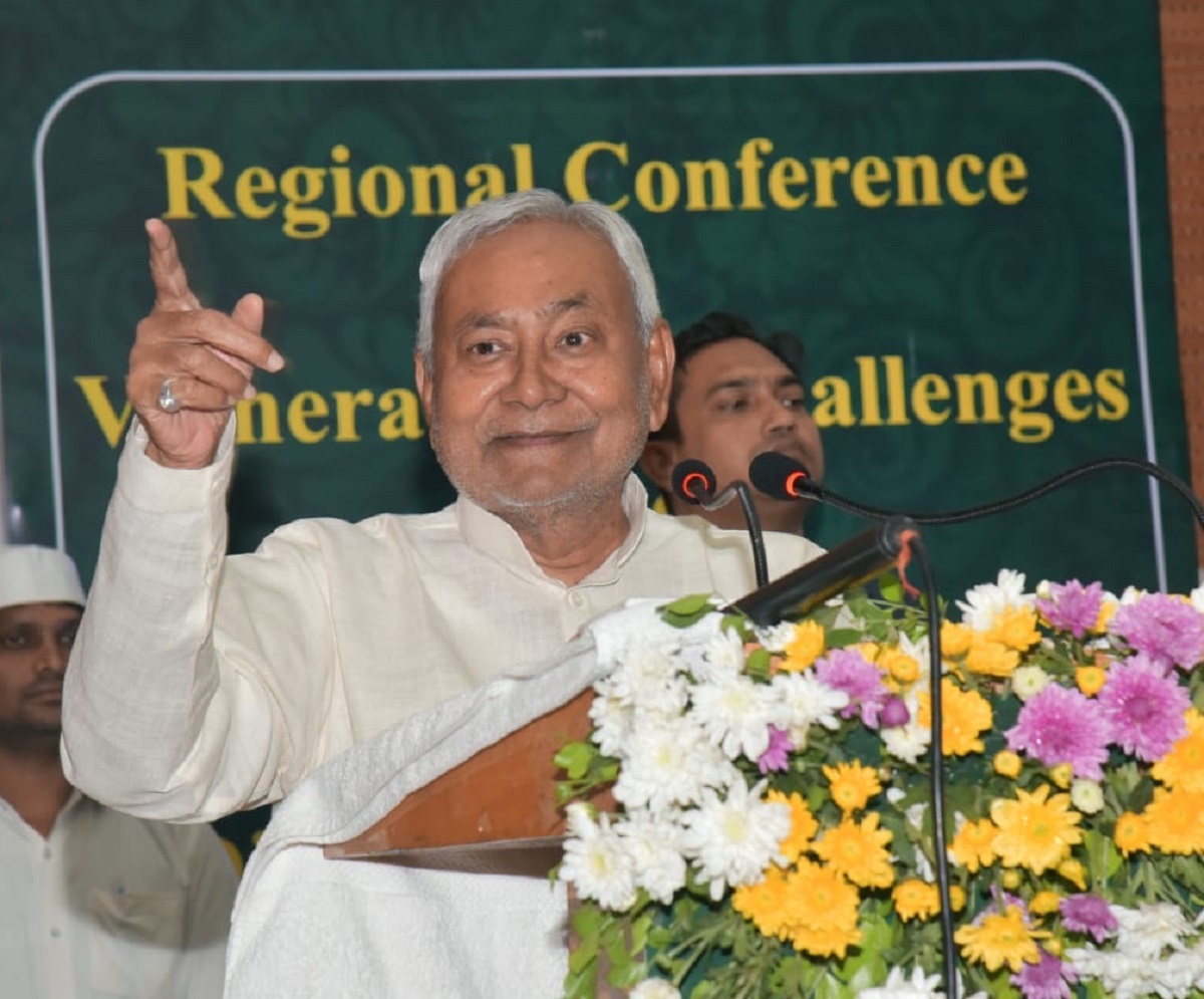 बिहार के मुख्यमंत्री नीतीश कुमार ने आरक्षण की सीमा बढ़ाने की मांग की. 