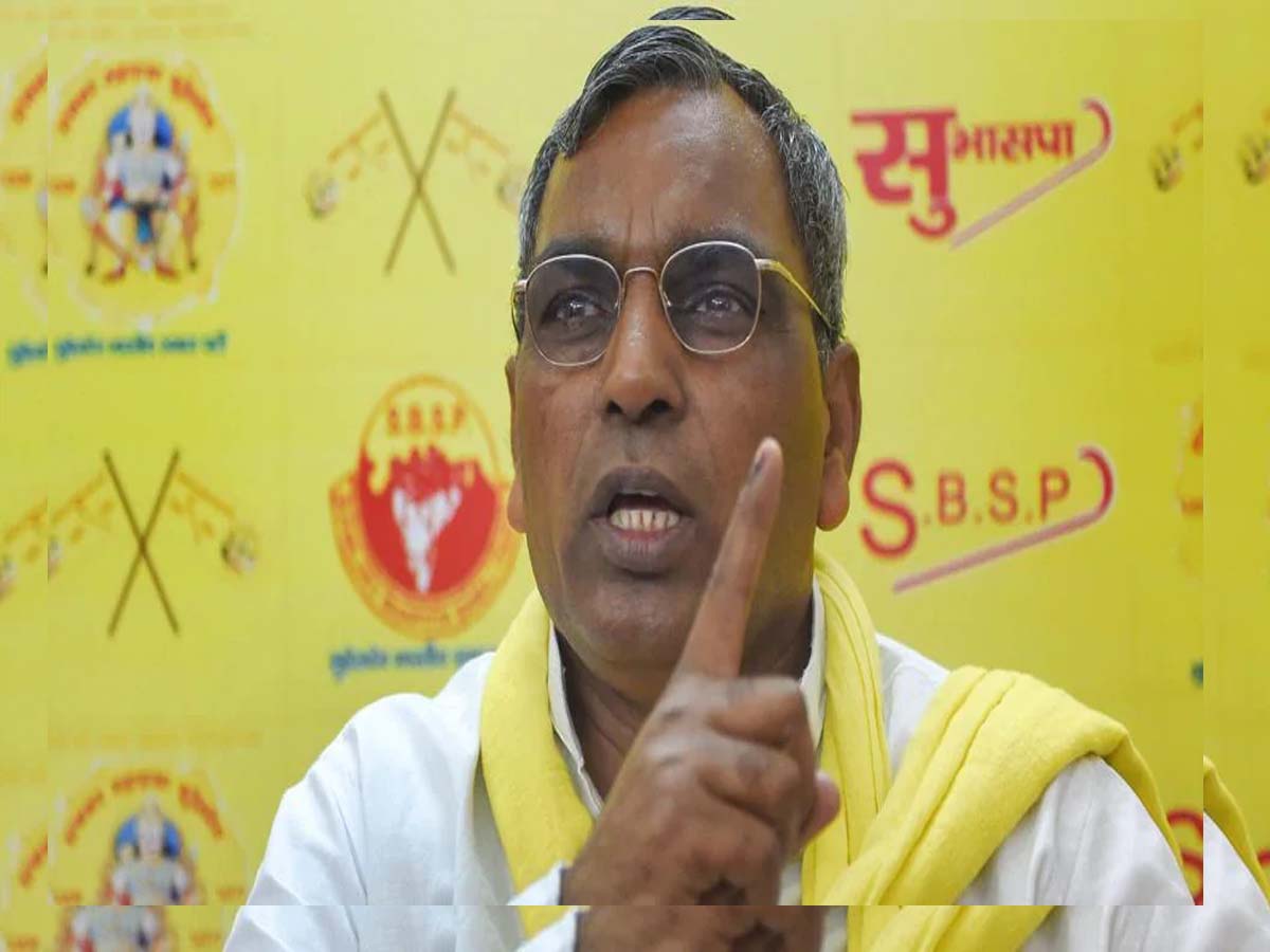 सुभासपा प्रमुख ओमप्रकाश राजभर ने  मऊ से विधायक अब्बास अंसारी को अपनी पार्टी का विधायक मानने से ही इनकार कर दिया है. File Photo 