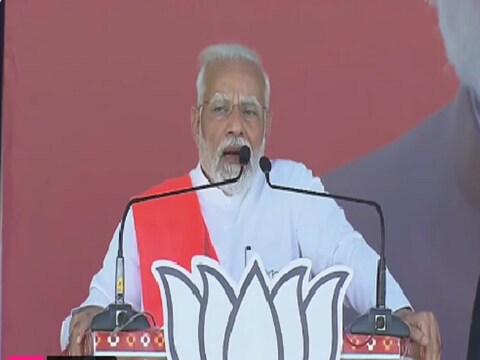 राजकोट में रैली के दौरान पीएम मोदी ने गुजरात को विकास के शिखर तक पहुंचाने से लेकर उनके इस धरती से लगाव को लेकर कई बातों का जिक्र किया. (फाइल फोटो)
