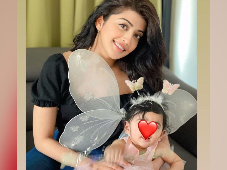 प्रणिता सुभाष (Pranitha Subhash) ने बेटी अर्ना के साथ लेटेस्ट फोटोज को इंस्टाग्राम पर शेयर किया है, जिसमें दोनों मां-बेटी की क्यूट बॉन्डिंग को देखा जा सकता है. ये क्यूटनेस हर किसी को पसंद आ रही है. लोग उनकी तस्वीरों पर जमकर कमेंट्स कर रहे हैं.