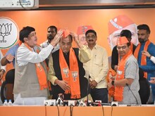 गुजरात चुनाव से पहले कांग्रेस को झटका, 10 बार के MLA राठवा हुए BJP में शामिल