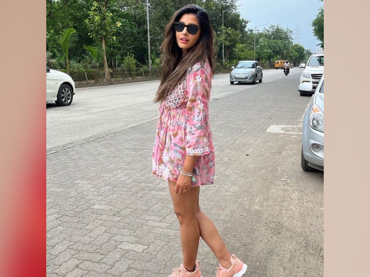 बहरहाल, अगर एक्ट्रेस की प्रोफेशनल लाइफ की बात की जाए तो उन्होंने भोजपुरी में दिनेश लाल यादव निरहुआ की फिल्म 'निरहुआ हिंदुस्तानी 2' से की थी. इसमें उनकी एक्टिंग को काफी पसंद किया गया था. इसके बाद उन्होंने प्रदीप पांडे चिंटू की 'विवाह' और पवन सिंह की 'केक फाइटर' जैसी फिल्मों में काम किया है.
