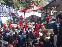फिर बड़े किसान आंदोलन की तैयारी?, शिमला में किसानों का राजभवन के बाहर प्रदर्शन