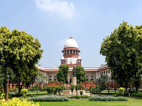 सुप्रीम कोर्ट ने विशेष विवाह अधिनियम के तहत समलैंगिक विवाह को मान्यता देने की मांग वाली 2 याचिकाओं पर केंद्र को नोटिस जारी किया है. (File Photo)