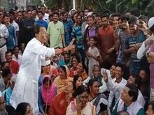 TMC नेता ने राष्ट्रपति मुर्मू के Looks का उड़ाया मजाक, बोले...'कैसी दिखती हैं'