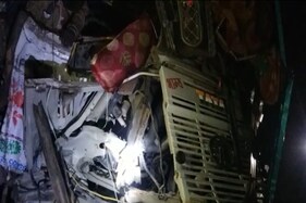 UP में हादसाः रायबरेली में 2 ट्रकों में भिड़ंत, ड्राइवर समेत 3 लोगों की मौत