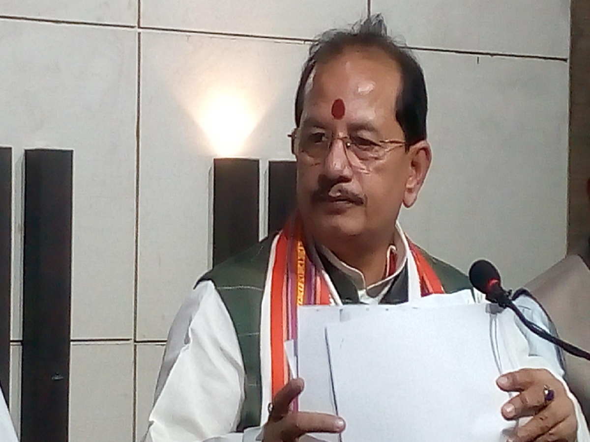 बिहार विधानसभा में नेता प्रतिपक्ष विजय कुमार सिन्हा ने नीतीश कुमार और तेजस्वी यादव पर निशाना साधा. 