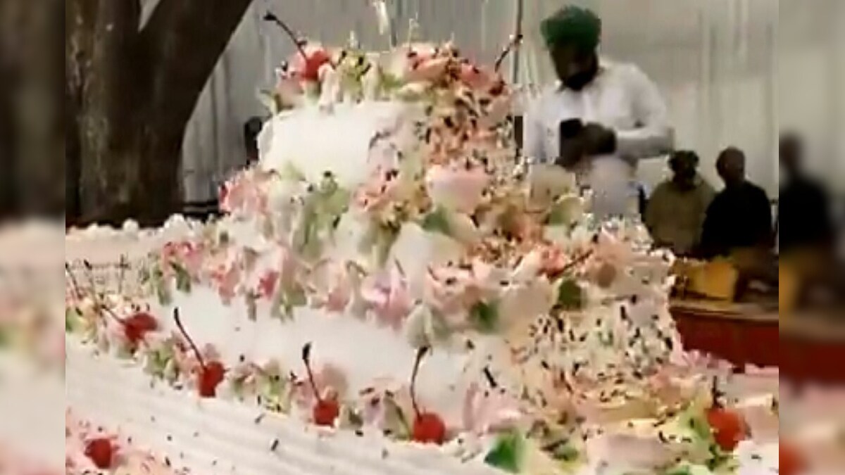 चंडीगढ़: गुरु नानक देव जी के 553वें प्रकाश पर्व उत्सव पर काटा गया 553 किलो का केक