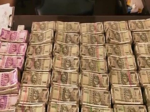 हमीरपुर जिले में पुलिस ने एक कार से 68 लाख रुपये कैश सीज किया है. (सांकेतिक तस्वीर)