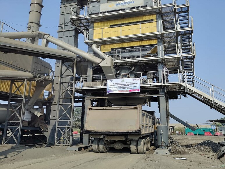 Road material is recycled with the help of this plant. Road material is recycled with the help of this plant.