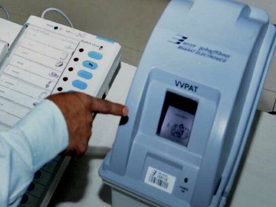 गुजरात में विधानसभा चुनाव के लिए दो चरणों में एक और पांच दिसंबर को मतदान होगा. (न्‍यूज 18 हिन्‍दी)