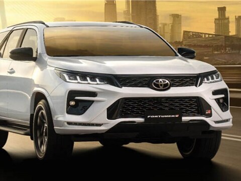 फॉर्च्यूनर की कीमत ₹32.59 लाख से लेकर ₹50.34 लाख के बीच है. (Toyota)