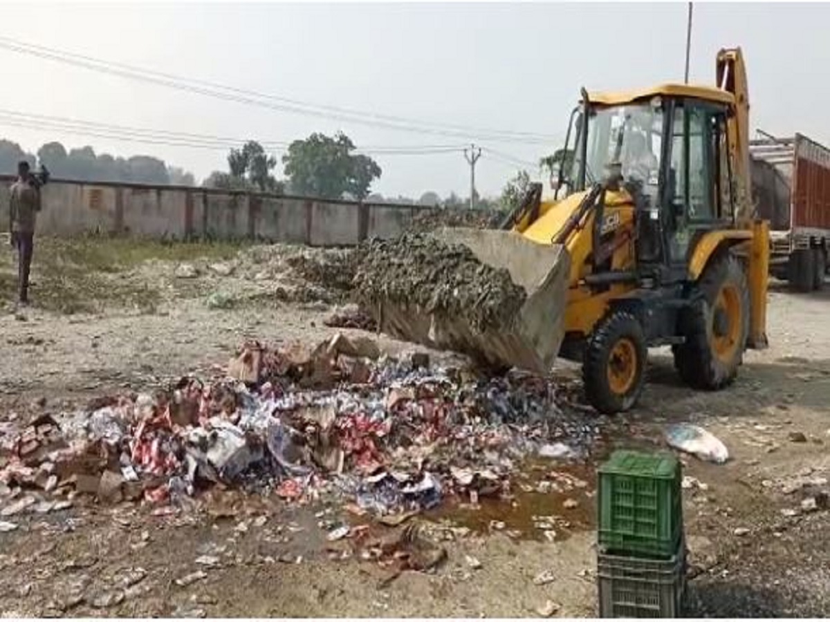 गोपालगंज में शराब तस्करी के खिलाफ प्रशासन की कार्रवाई जारी है.