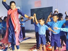 VIDEO: सोशल मीडिया में छाई बिहार की महिला टीचर, डांस के जरिए देते है शिक्षा