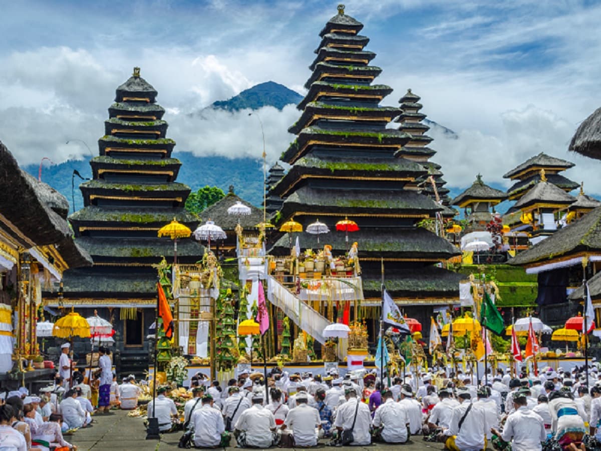 हिंदू बहुल आबादी और राजाओं वाला इंडोनेशिया कैसे बना मुस्लिम देश - how  indonesia convert in muslim country from hindu and bauddh kingdoms – News18  हिंदी