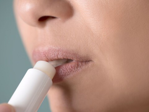 सर्दियों में कीजिए होठों की देखभाल, जानिए सही तरीका. Image-Canva