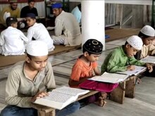 गैर मुस्लिम छात्रों को कैसे प्रवेश दे रहे मदरसे? NCPCR ने जांच कराने को कहा