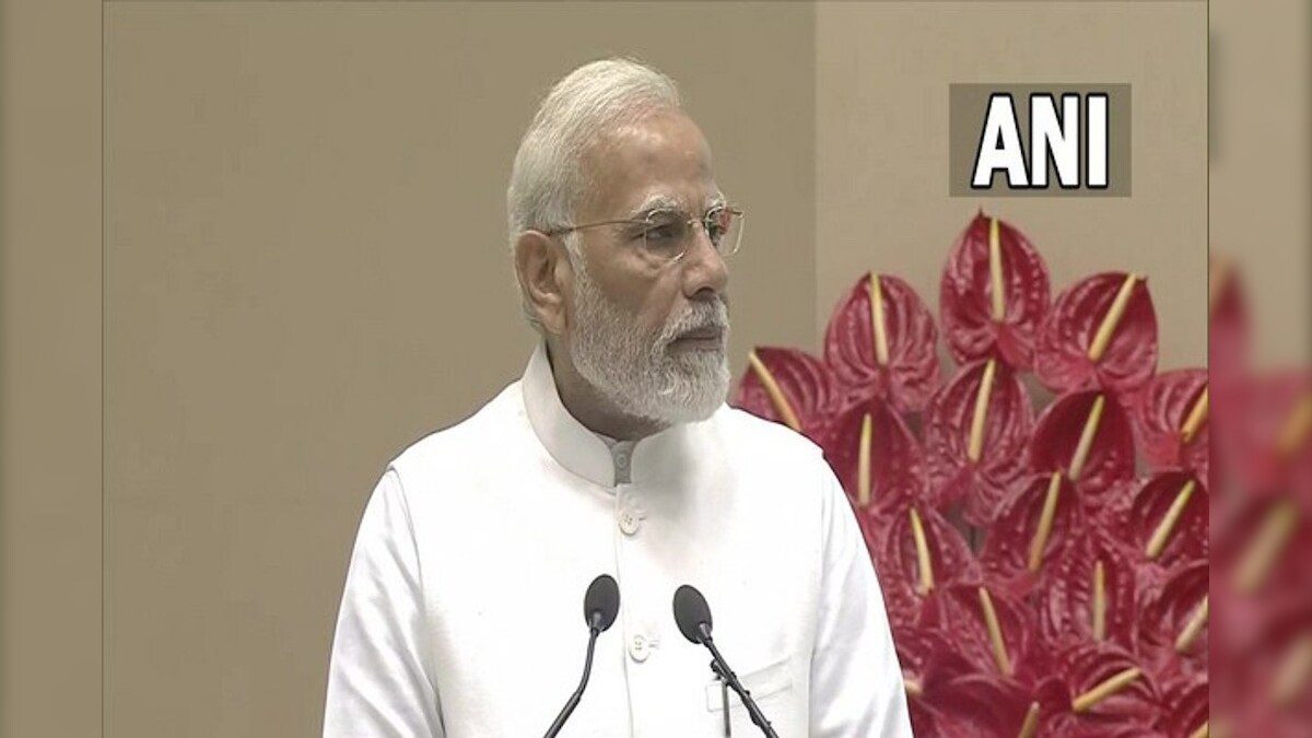 VIDEO: PM मोदी बोले- ईमानदारी का ठेका लेने वाले भ्रष्टाचारी संग फोटो खींचवाने में नहीं शर्माते