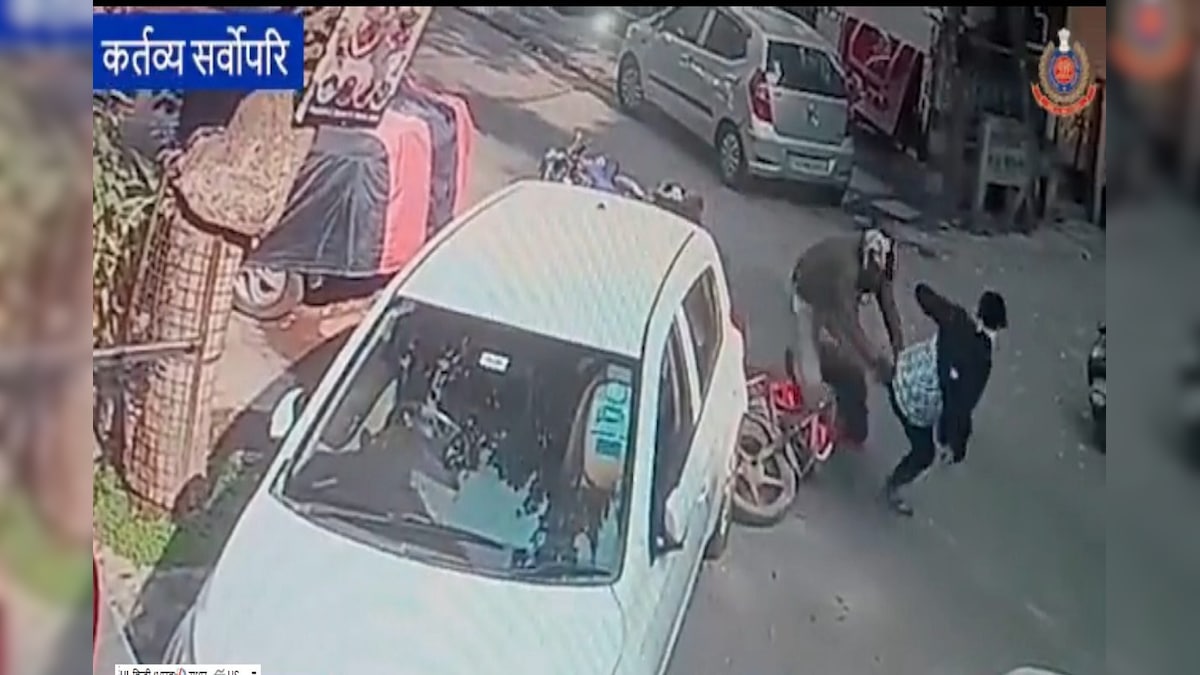 Video: दिल्‍ली के कांस्‍टेबल ने फिल्‍मी स्‍टाइल में पकड़ा चेन स्‍नैचर आरोपी ने कबूलीं 11 वारदातें