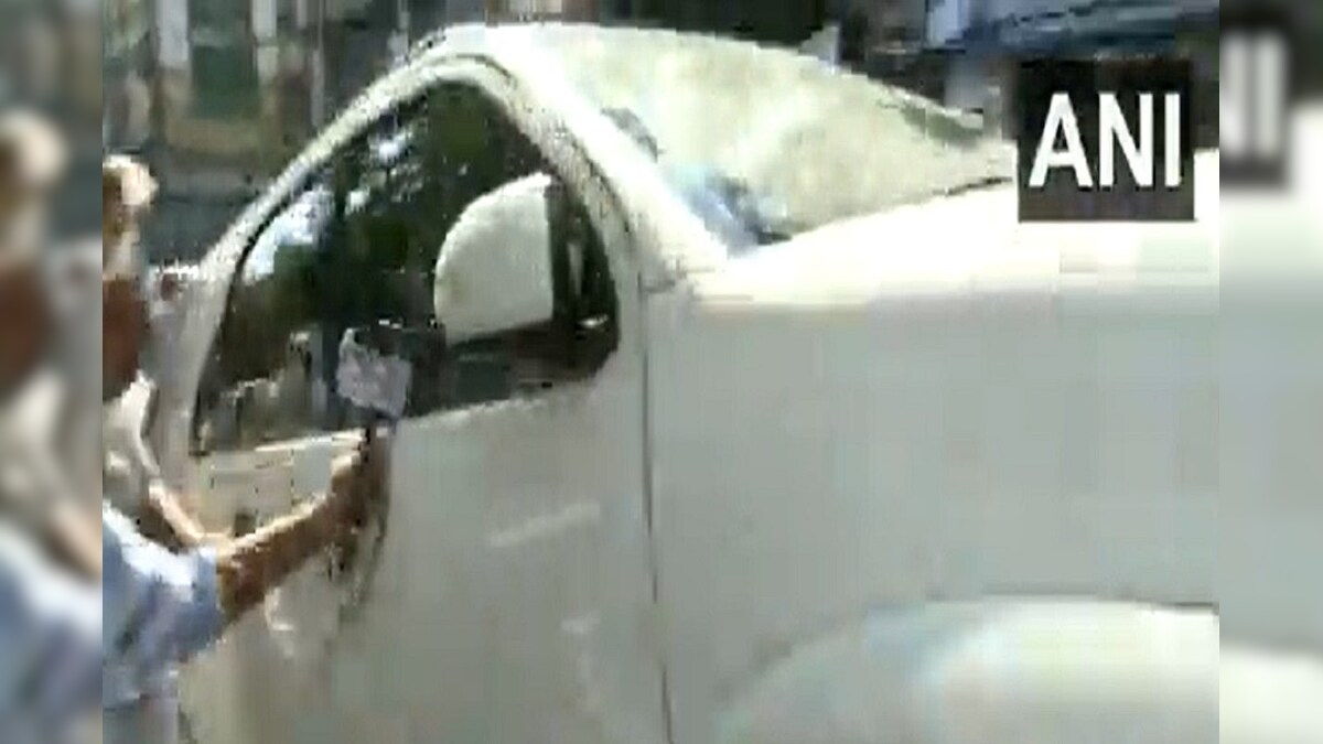 VIDEO: कार में बैठी रहीं आंध्र CM जगन रेड्डी की बहन पुलिस क्रेन से खींच ले गईं जानें क्यों