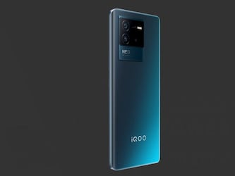  iQoo की बात करें तो ग्राहक सेल से iQoo Z6 Lite को 13,988 रुपये की कीमत पर जबकि iQoo Neo 6 को 25,649 रुपये में खरीद सकते हैं. इसके अलावा लेटेस्ट iQoo 11 5G फोन को भी ग्राहक 54,999 रुपये में घर ले जा सकते हैं.