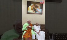 PM Modi Gujarat : मां के साथ चाय पीते देखें गए Narendra Modi #shorts #pmmodi #viral #gujrat