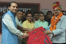 Barmer: भांजे-भांजी के सर्टिफिकेट देने आए थे बाड़मेर, अचानक मिली नौकरी, अब 37 साल बाद हुआ ऐसा