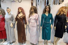 Lucknow: पतली गली में सजता है फैशन का बाजार, बॉलीवुड के लेटेस्ट ट्रेंड की भी भरमार