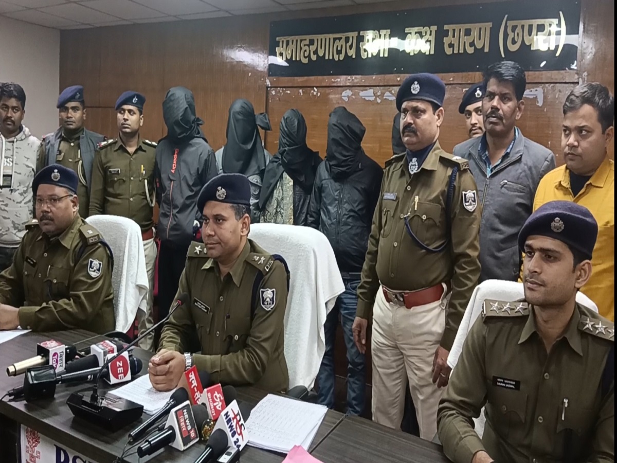 बिहार की छपरा पुलिस ने जहरीली शराबकांड की गुत्थी सुलझा लेने का दावा किया है