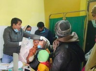 अयोध्या में ठंड का क़हर, सर्दी और कोरोना से बचने के लिए डॉक्टर ने बताए ये जरूरी उपाय