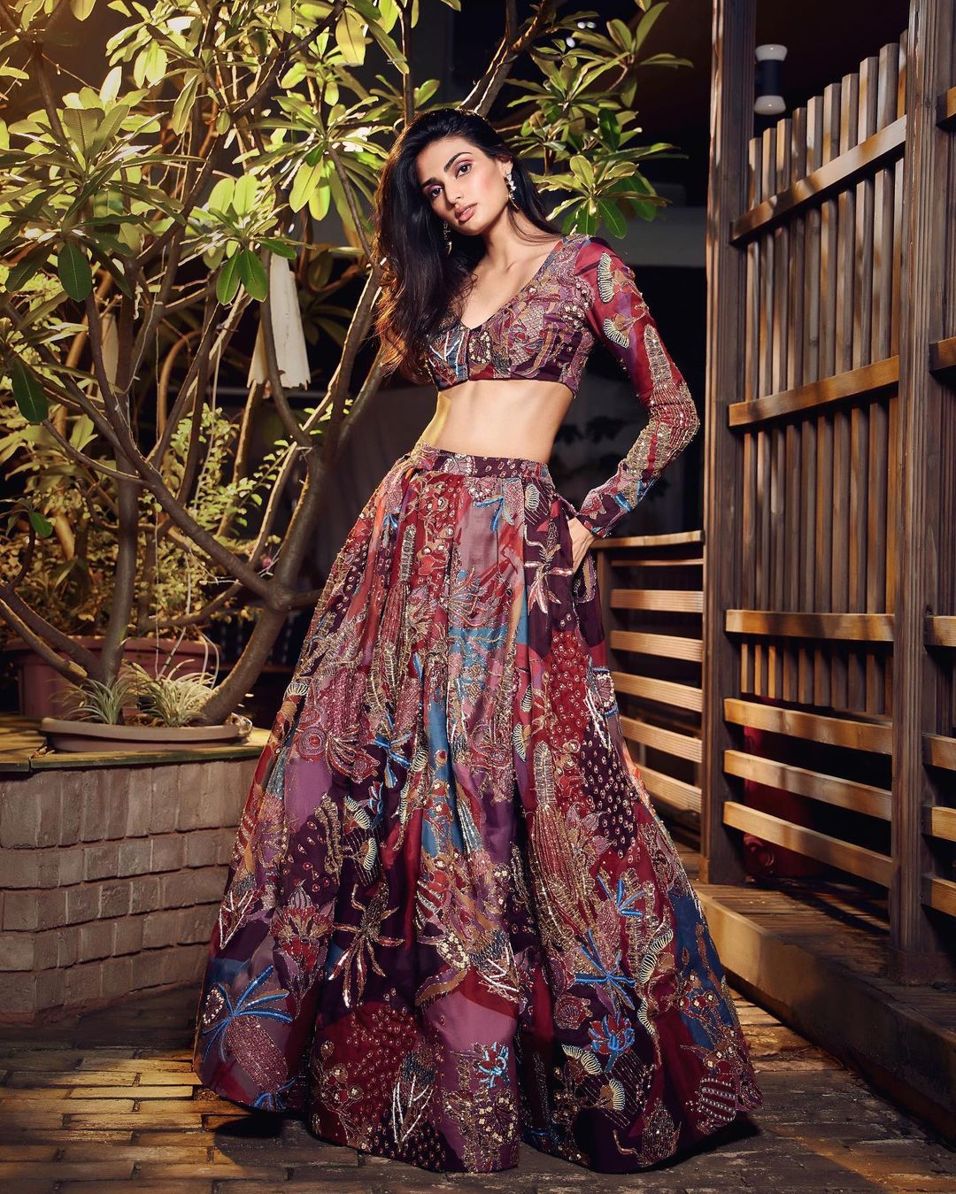  अथिया की शादी अगले साल सुनील शेट्टी के खंडाला बंगले में करने की योजना बनाई गई है. मीडिया रिपोर्ट के अनुसार, कपल की शादी की तैयारियां जोरों पर चल रही है. (फोटो साभार: Instagram@athiyashetty)