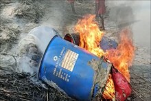 Bihar Hooch Tragedy: गोपालगंज में सुलग रहीं भट्ठियां, 4 हजार लीटर कच्ची शराब की नष्ठ