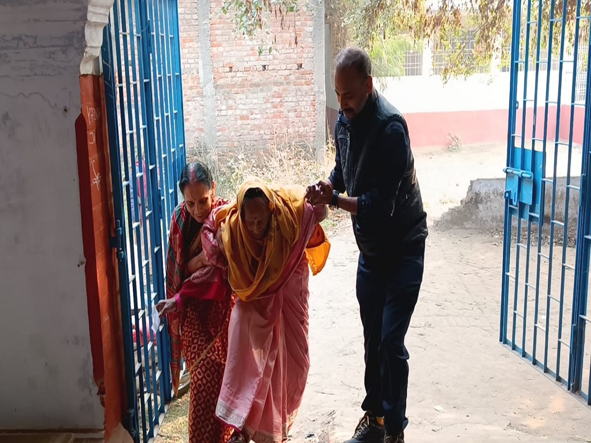 लोकतंत्र के महापर्व में अलग-अलग तस्वीर देखने को मिलती है. यह तस्वीर बिहार के नवादा की है. (फाइल फोटो)