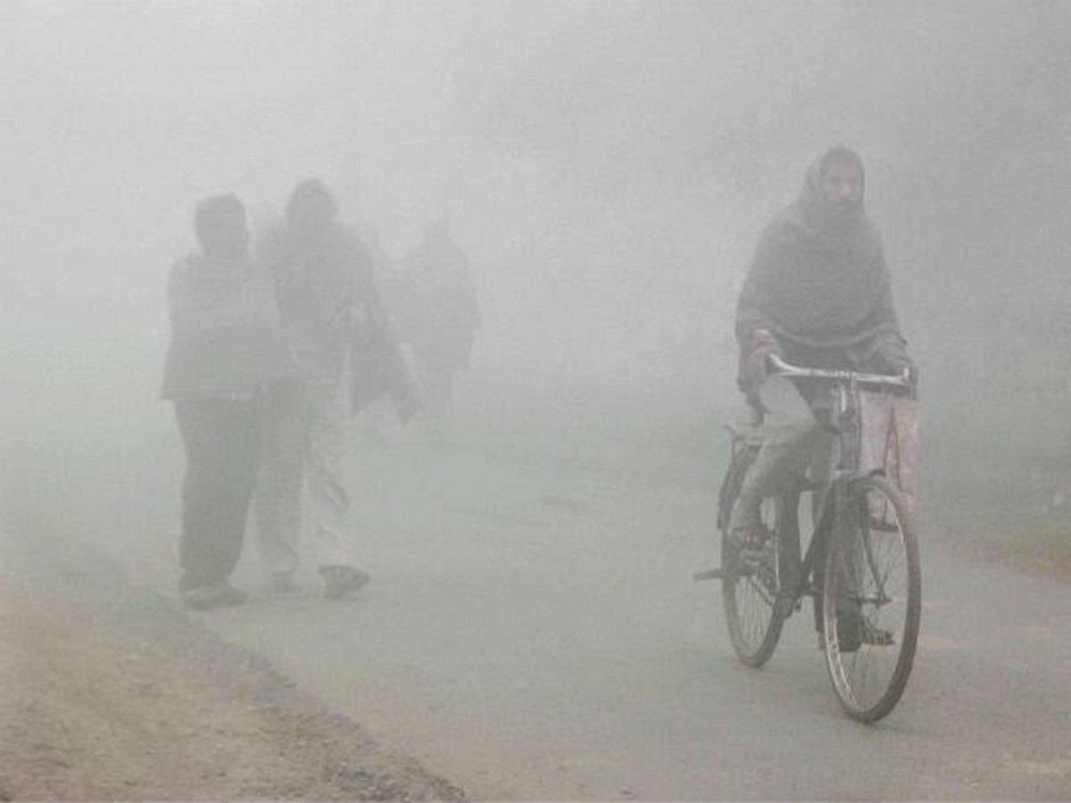 Patna News: पटना में 50 मीटर दृश्यता होने से विमान व यातायात सेवा पर असर पड़ा. 