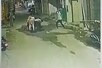बेंगलुरु: गैंग ने 26 वर्षीय युवक का सिर ईंट से फोड़ डाला, CCTV में कैद हुई घटना