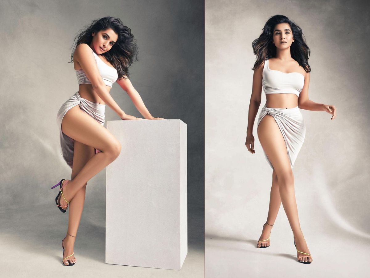 Punjabi Actress Creation Stars ( Srushti Tare) entered Bhojpuri from music video 'Life' with Pawan Singh. However, it was the Hindi song of both stars while Bhojpuri was the actress' first song with the star. Both of them were well liked in this.