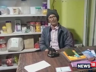  रंजीत कुमार ने बताया कि जब दुकान का उद्घाटन किया तो आस पास के कई दुकानदारों और लोगों ने ऐसा नाम नहीं रखने की बात कही. लोगों के साथ साथ रंजीत कुमार गुप्ता की पत्नी सुषमा कुमारी ने भी मना किया कि एक वाइफ के रहते सेकंड वाइफ नाम नहीं रखें. (News18 Hindi)