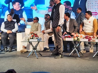  सीएम शिवराज सिंह चौहान ने कहा कि मध्यप्रदेश को आज नई ऊर्जा मिली है. इसके अलावा सीएम शिवराज ने 5 जी शुरू करने के लिए कंपनी को धन्यवाद दिया. सीएम शिवराज सिंह चौहान ने कहा कि 5 जी से कृषि स्वास्थ्य शिक्षा क्षेत्र में क्रांति आएगी.