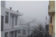 Weather Today: राजधानी लखनऊ पर चढ़ी कोहरे की चादर, अगले 72 घंटे में और बढ़ेगी ठंड