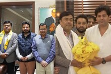 घर वापसी: दिन में केजरीवाल से मिल 2 पार्षद समेत कांग्रेस उपाध्यक्ष ने दिया AAP का साथ, रात होते ही फिर से थाम लिया 'हाथ'