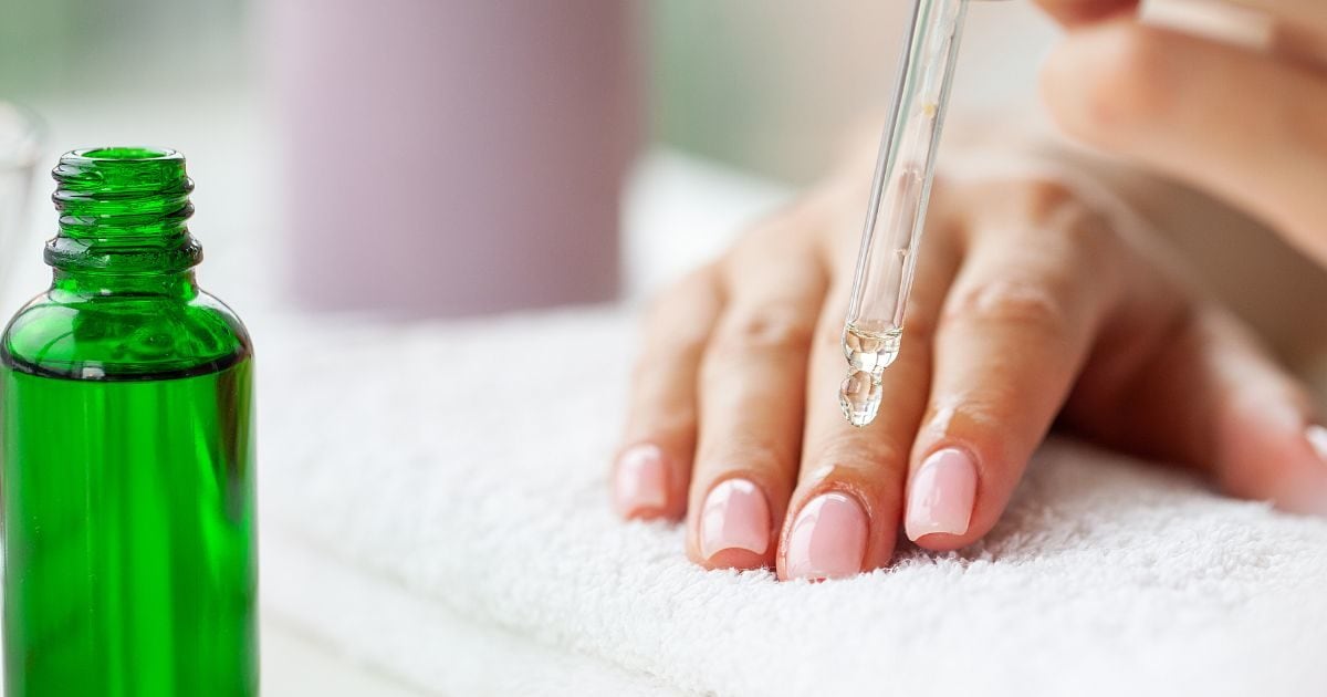 नाखूनों को हेल्‍दी बनाने के लिए घर पर बनाएं क्यूटिकल ऑयल, विंटर में