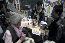 Delhi MCD Voting LIVE: दोपहर  2 बजे तक 30% मतदान, मतदान केंद्रों पर लंबी कतारें, 5:30 तक होगी वोटिंग