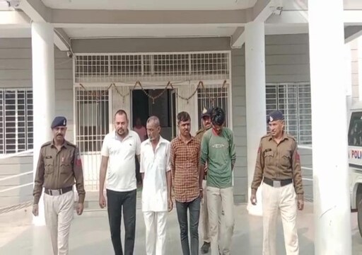 तंत्र क्रिया के नाम पर ठगने वाले चारों आरोपियों को गिरफ्तार कर लिया गया है.