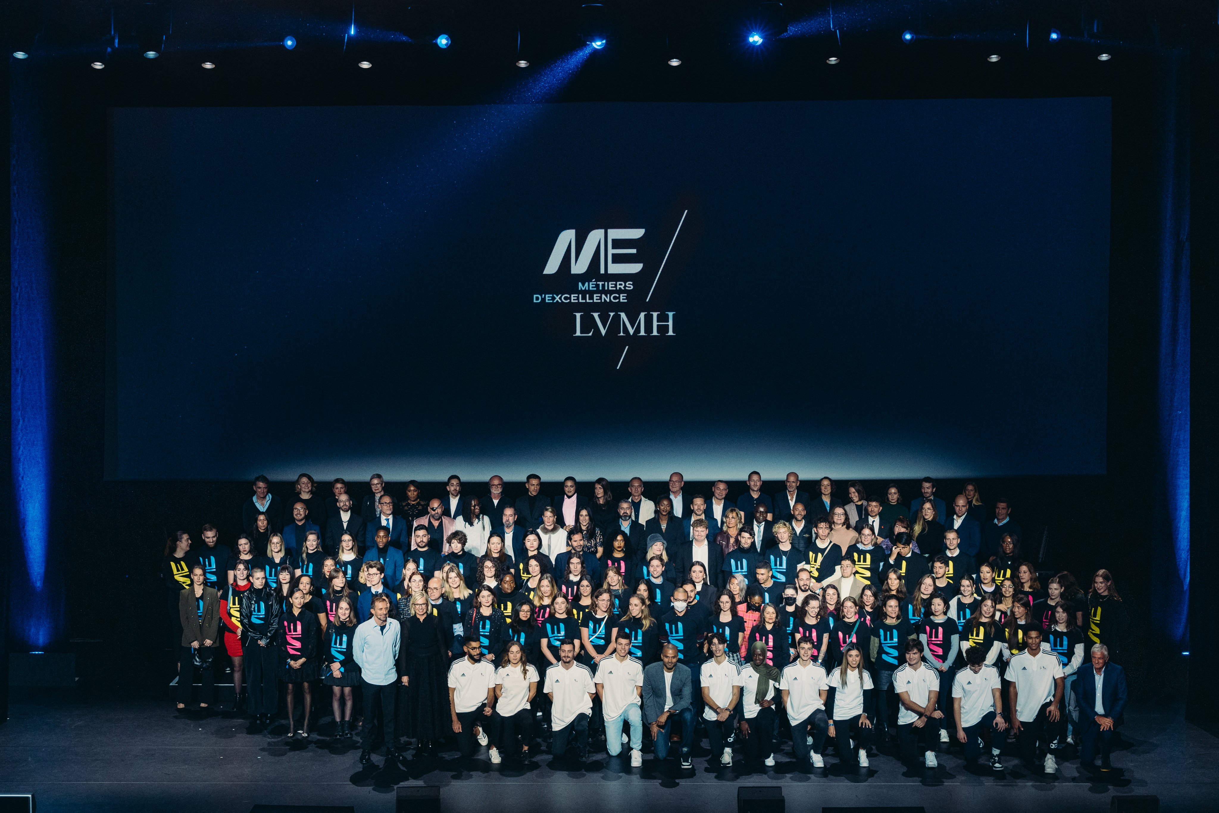 दुनिया के सबसे अमीर शख्सों की लिस्ट में बर्नार्ड अरनॉल्ट के अलावा एलन मस्क, जेफ बेजोस, बिल गेट्स, वॉरेन बफेट और मुकेश अंबानी समेत 10 बड़े उद्योगपति शामिल हैं. (Image- Twitter)