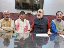 बदरुद्दीन अजमल पर गिरिराज सिंह का पलटवार- जो मुगलों से डर गया वही मुसलमान बना