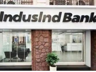  इंडसंइड बैंक (IndusInd Bank) : इस बैंक स्‍टॉक पर ब्रोकरेजहाउस जेफरीज (Jefferies) बुलिश है. जेफरीज ने इंडसंइड बैंक स्टॉक को 'Buy' रेटिंग देते हुए इसका टारगेट प्राइस 1600 रुपए प्रति शेयर कर दिया है.