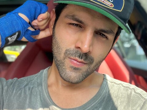 कार्तिक आर्यन का कई एक्ट्रेस के साथ नाम जुड़ चुका है. (फोटो साभार: Instagram@kartikaaryan)