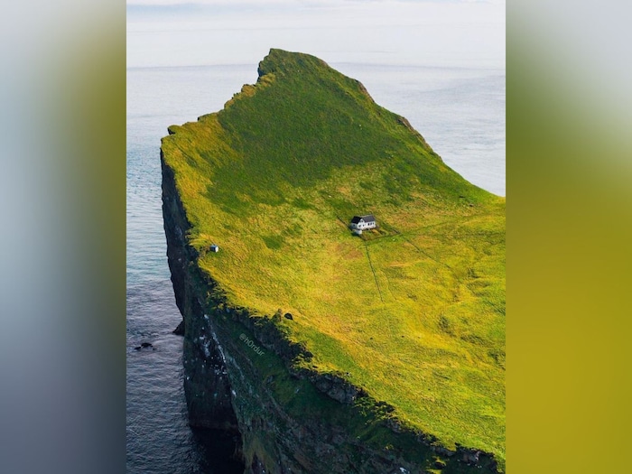 Loneliest House in the World इंसानों से दूर वीरान आइलैंड पर बना है ये