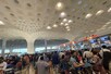 Mumbai Airport का सर्वर हुआ डाउन, बढ़ गई अचानक से भीड़, उड़ानों पर भी असर
