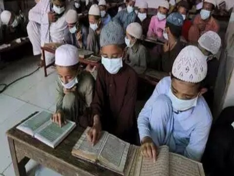 यूपी के एक गांव के मदरसे में गणतंत्र दिवस के मौके पर इस्‍लामिक झंडा फहराया गया.  
( प्रतीकात्‍मक फोटो-न्यूज़18)